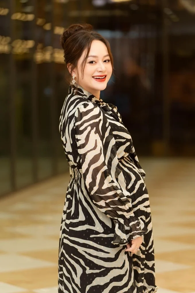 Vietnamese Actress Lan Phuong Radiates Beauty During Second Pregnancy