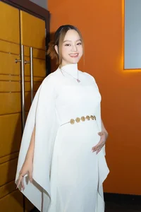 Vietnamese Actress Lan Phuong Radiates Beauty During Second Pregnancy - image 2