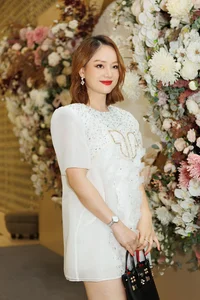 Vietnamese Actress Lan Phuong Radiates Beauty During Second Pregnancy - image 8