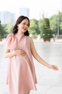 Vietnamese Actress Lan Phuong Radiates Beauty During Second Pregnancy - image 9