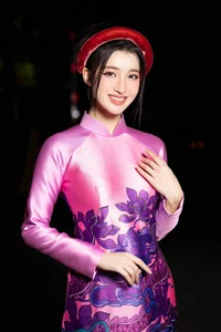 Timeless Elegance: Runner-up Phuong Nhi Celebrates Vietnamese Heritage in Graceful Ao Dai - image 2