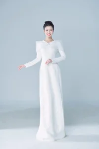 Timeless Elegance: Runner-up Phuong Nhi Celebrates Vietnamese Heritage in Graceful Ao Dai - image 9