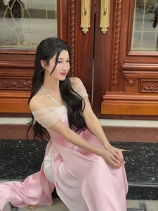 Timeless Elegance: Runner-up Phuong Nhi Celebrates Vietnamese Heritage in Graceful Ao Dai - image 7