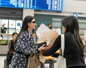 Why Quang Hai Girlfriend Carries the Same Designer Handbag Everywhere - image 8