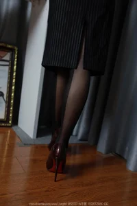 Sophisticated Office Style: Tutu Portrays a Bold Secretary Look in the New IESS Photography Series - image 6