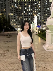 Viral Football Fan from Vietnam vs Iraq Match Melts Hearts with Sweet New Photos - image 4