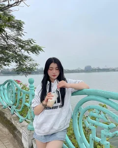 Viral Football Fan from Vietnam vs Iraq Match Melts Hearts with Sweet New Photos - image 2