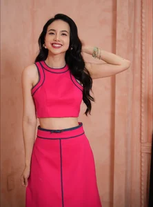 Director’s Elegant Wife Steals the Spotlight in Vibrant Afternoon Tea Fashion - image 10
