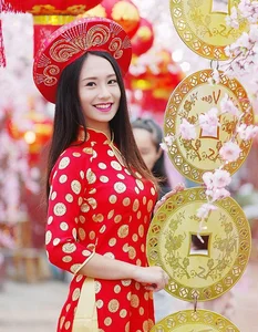 Stunning Spring Gallery: Beautiful Girls with Blooming Peach Blossoms - image 5