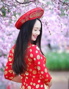 Stunning Spring Gallery: Beautiful Girls with Blooming Peach Blossoms - image 1
