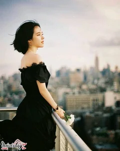 Yoon Seon Young: Discovering the Ethereal Beauty of the 'Fairy-Like' Icon - image 6