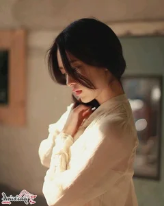 Yoon Seon Young: Discovering the Ethereal Beauty of the 'Fairy-Like' Icon - image 16