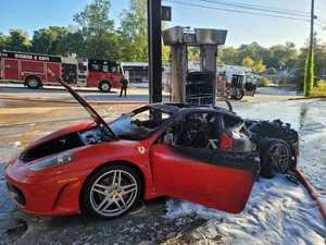 Ferrari F430 Supercar Catches Fire During Refueling Incident - image 3