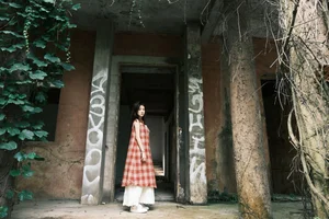 YiTuYu Art Language Vol.7460 Featuring To Xiao Bei: Elegant Portrait Photography - image 1