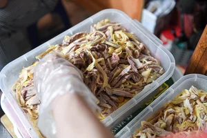 Authentic Chicken Pho at 42 Hang Dao: A 20-Year Hanoi Hidden Gem - image 5