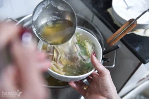 Authentic Chicken Pho at 42 Hang Dao: A 20-Year Hanoi Hidden Gem - image 2