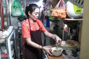 Authentic Chicken Pho at 42 Hang Dao: A 20-Year Hanoi Hidden Gem - image 1