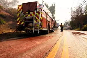 The Science of Pink Fire Retardant Powder in Wildfire Fighting - image 2