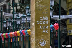 Hanoi Completes New Night Food Street on Truc Bach Lake Peninsula for Food Enthusiasts - image 8