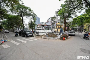 Hanoi Completes New Night Food Street on Truc Bach Lake Peninsula for Food Enthusiasts - image 31