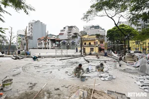 Hanoi Completes New Night Food Street on Truc Bach Lake Peninsula for Food Enthusiasts - image 27
