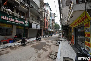 Hanoi Completes New Night Food Street on Truc Bach Lake Peninsula for Food Enthusiasts - image 18