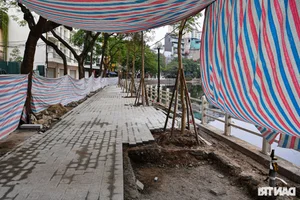 Hanoi Completes New Night Food Street on Truc Bach Lake Peninsula for Food Enthusiasts - image 23