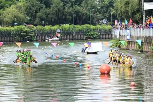 Ngo Boat Racing Festival Lights Up Nhieu Loc - Thi Nghe Canal - image 8