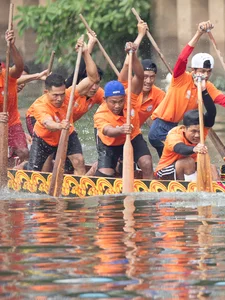 Ngo Boat Racing Festival Lights Up Nhieu Loc - Thi Nghe Canal - image 3