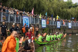Ngo Boat Racing Festival Lights Up Nhieu Loc - Thi Nghe Canal - image 5