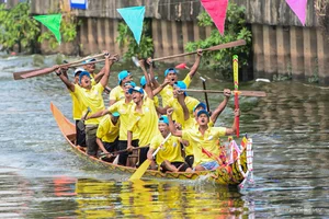 Ngo Boat Racing Festival Lights Up Nhieu Loc - Thi Nghe Canal - image 0