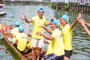 Ngo Boat Racing Festival Lights Up Nhieu Loc - Thi Nghe Canal - image 2