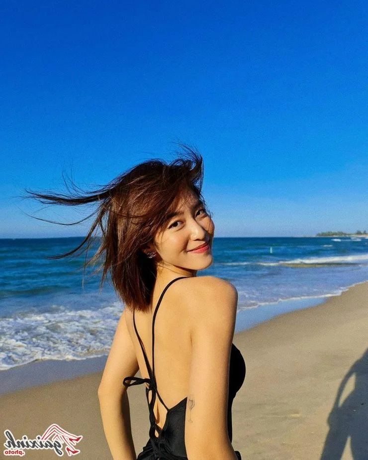 Actress Kha Ngan Showcases Stunning Bikini Looks and Summer Fashion