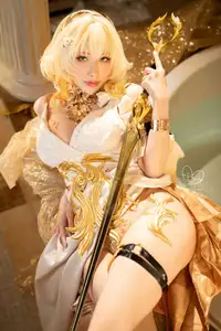Experience Hane Ame's Aglaia from Honkai Star Rail: A Mesmerizing Cosplay Masterpiece! - image 9