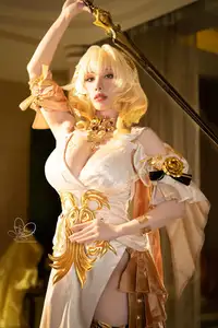 Experience Hane Ame's Aglaia from Honkai Star Rail: A Mesmerizing Cosplay Masterpiece! - image 10