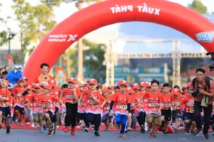 Kun Marathon Hai Phong: 1,500 Young Runners Brave the Track - image 11