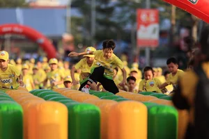 Kun Marathon Hai Phong: 1,500 Young Runners Brave the Track - image 1