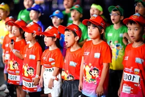Kun Marathon Hai Phong: 1,500 Young Runners Brave the Track - image 0