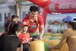 Kun Marathon Hai Phong: 1,500 Young Runners Brave the Track - image 12