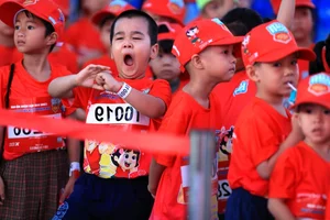 Kun Marathon Hai Phong: 1,500 Young Runners Brave the Track - image 10