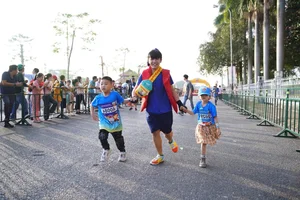 Kun Marathon Hai Phong: 1,500 Young Runners Brave the Track - image 4