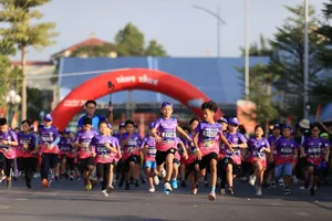 Kun Marathon Hai Phong: 1,500 Young Runners Brave the Track - image 3