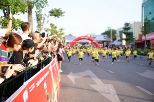 Kun Marathon Hai Phong: 1,500 Young Runners Brave the Track - image 2