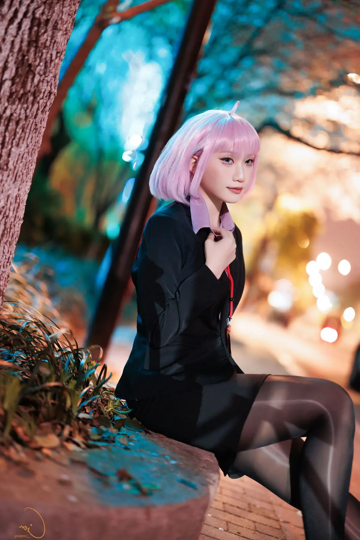 Coser Cien HamanOL: Captivating Pink-Haired Office Lady Cosplay by the City Lights