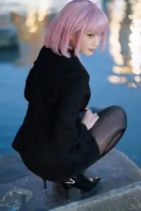Coser Cien HamanOL: Captivating Pink-Haired Office Lady Cosplay by the City Lights - image 6