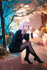 Coser Cien HamanOL: Captivating Pink-Haired Office Lady Cosplay by the City Lights - image 3