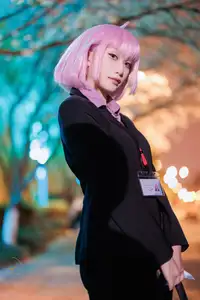 Coser Cien HamanOL: Captivating Pink-Haired Office Lady Cosplay by the City Lights - image 9