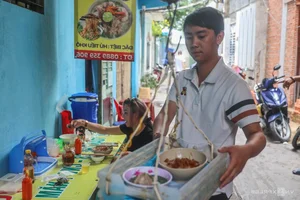 The Unique Rope-Dropping Hu Tieu Noodle Shop in Ho Chi Minh City - image 7