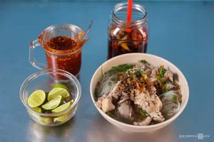 The Unique Rope-Dropping Hu Tieu Noodle Shop in Ho Chi Minh City - image 0