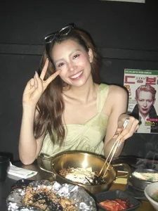 Celebrity Lifestyle: Tieu Vy’s Food Adventures and Mai Thu Huyen’s Global Travels - image 5
